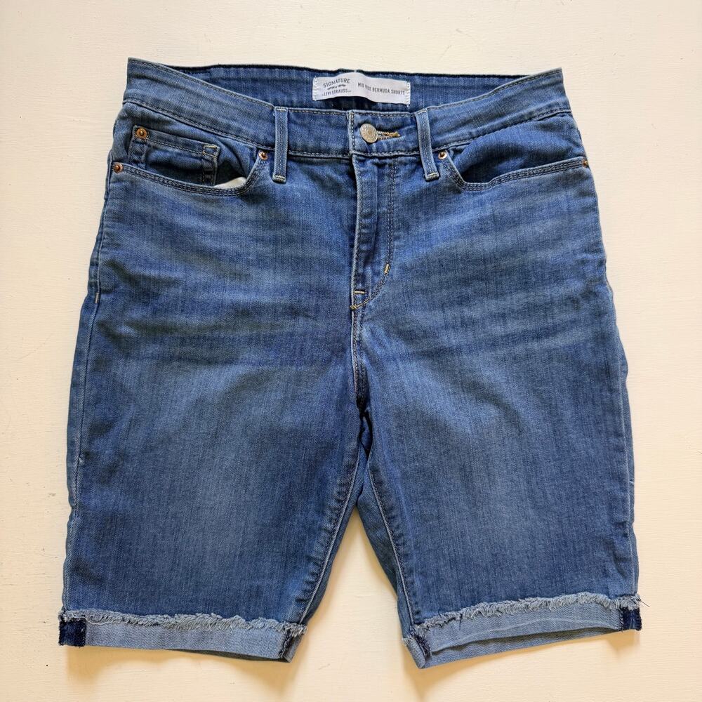 Signature Levi Strauss Womens Mid Rise Bermuda Denim Shorts Size 8 W29 Fray Blue